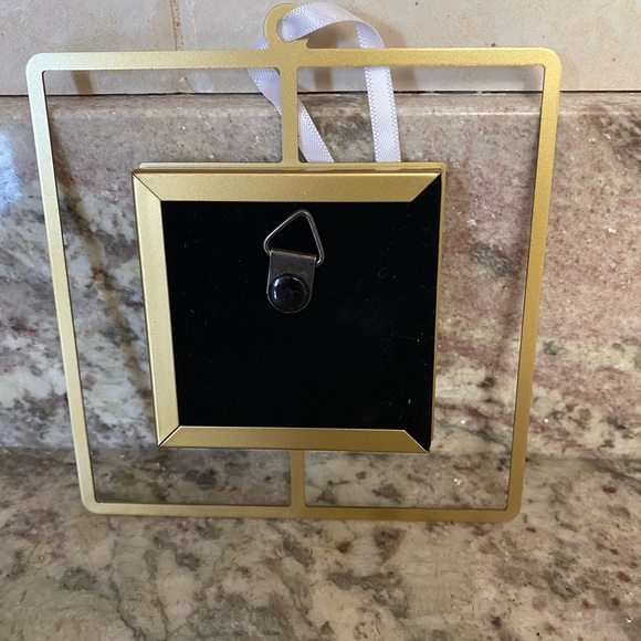NWT hanging gold frame 2.5x2.5” - Picture 2 of 3